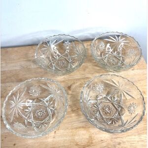 Set of 4 VTG Anchor Hocking Star of David Scalloped Berry Bowls Starburst EAPC
